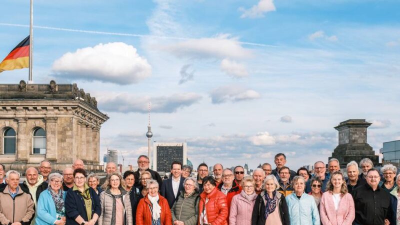 Bundestagsabgeordneter lud ein: Helfer der Tafel Willich besuchen Berlin