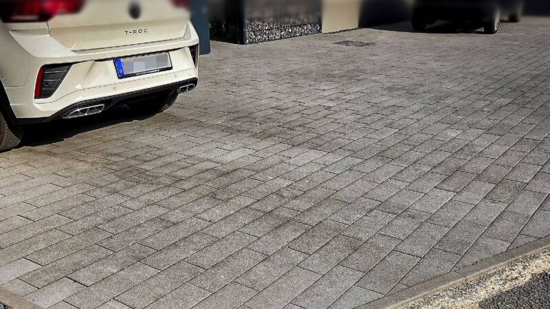 Politik in Langenfeld: Kampf gegen Schottergärten und Versiegelung im Stadtgebiet