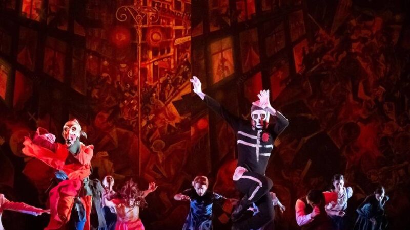 Ballett am Theater Mönchengladbach: Wenn Gemälde tanzen und bedrohlich die Sense schwingen