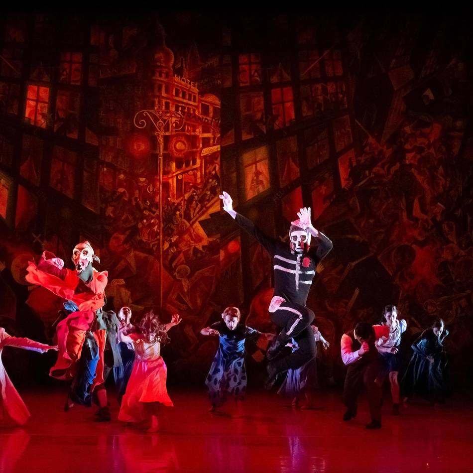 Ballett am Theater Mönchengladbach: Wenn Gemälde tanzen und bedrohlich die Sense schwingen