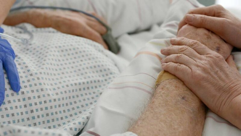 Vorsorge und Sterbebegleitung: Rotes Kreuz bietet „Letzte Hilfe Kurs“ in Mönchengladbach an