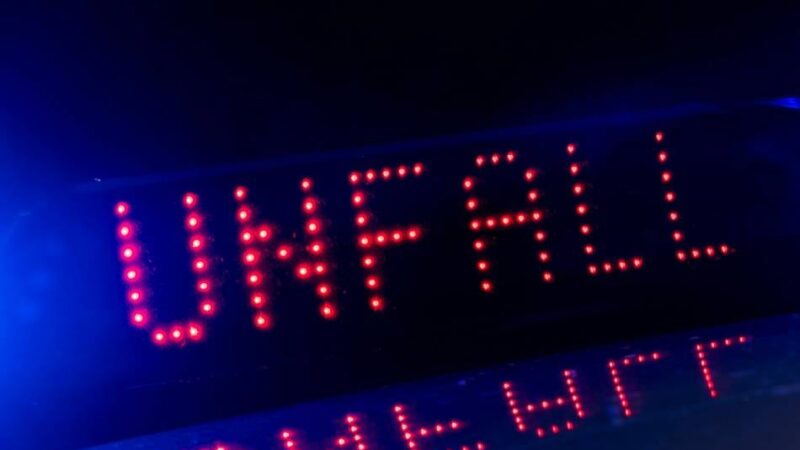 Unfallbeteiligter flüchtet: Motorradfahrer aus Neuss bei Unfall auf A57 schwer verletzt