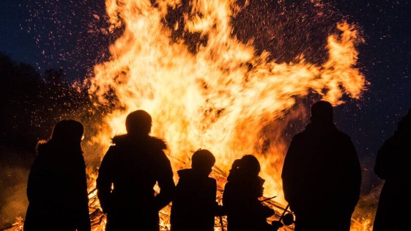 Brauchtum in Moers: Was beim Abbrennen von Osterfeuern zu beachten ist