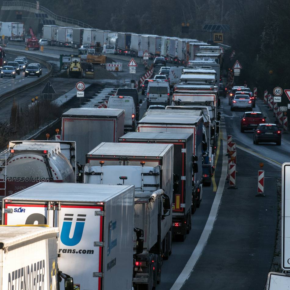 Stau Richtung Leverkusen: Falscher Google-Maps-Hinweis legt A1 lahm