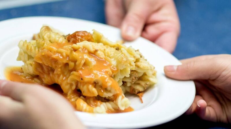 Hauptausschuss stimmt für Haushalt 2026: Kita-Essen wird günstiger als geplant