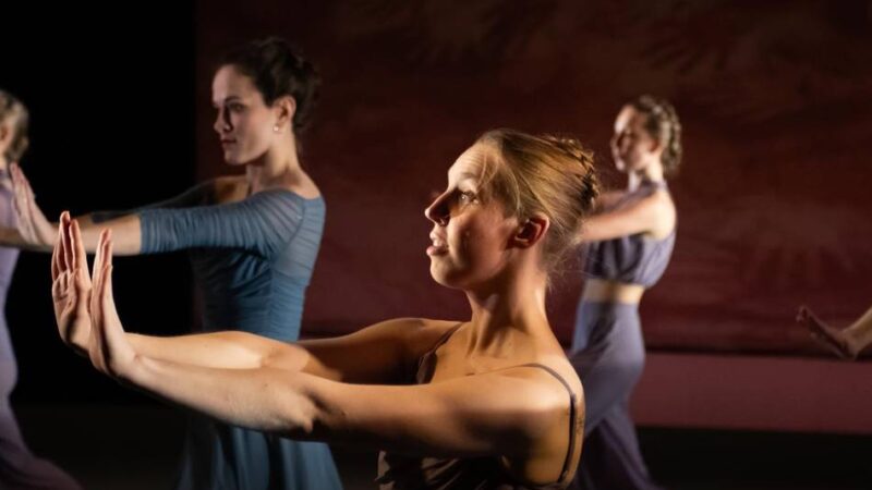 Premiere am Theater Mönchengaldbach: Junge Tänzer wirbeln durch Zwietracht und Zärtlichkeit