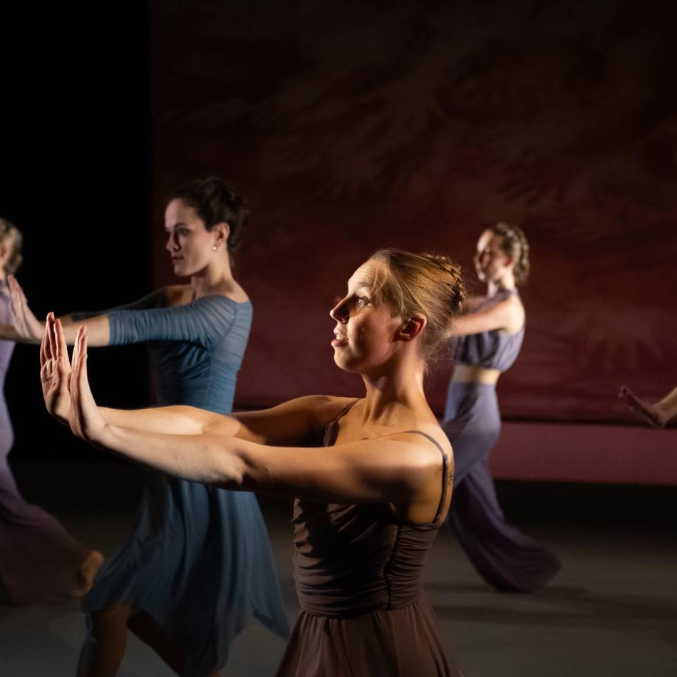 Premiere am Theater Mönchengaldbach: Junge Tänzer wirbeln durch Zwietracht und Zärtlichkeit
