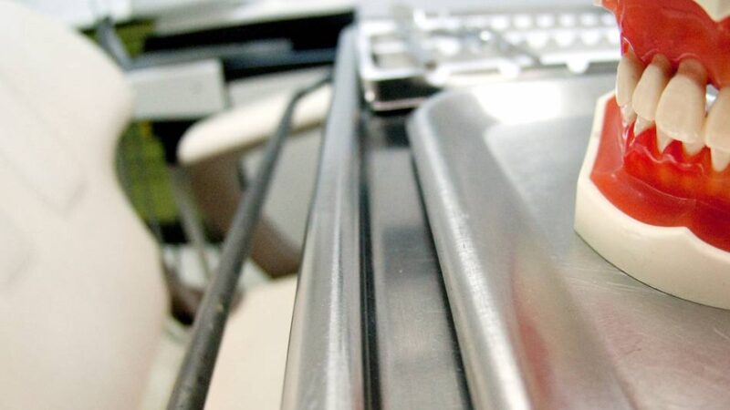 Kriminalität in Meerbusch: Einbrecher stehlen Fräsmaschine von Zahntechniker