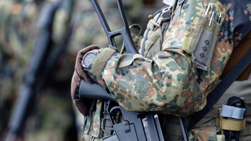 Krieg in Nahost: Waldkaserne: Verwirrung um Gefährdungsstufe