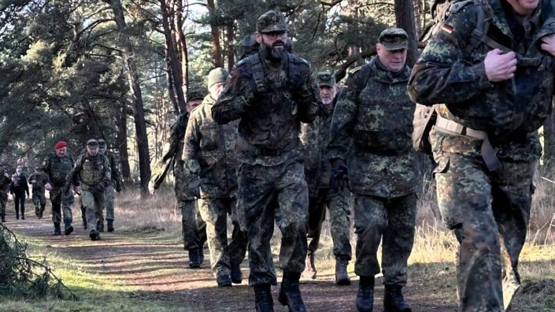 Heimatreporter im Grenzland: Depotmarsch und Kinder-Disko im Schwimmbad