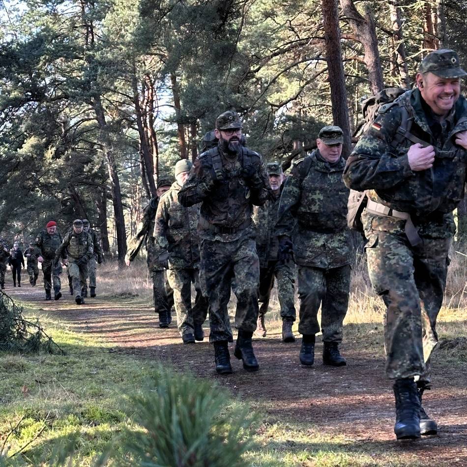 Heimatreporter im Grenzland: Depotmarsch und Kinder-Disko im Schwimmbad