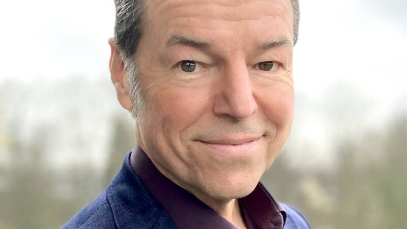 Autor Horst Eckert liest in Kaarst: „Die Spuren führen nach Kiew und dort wird es turbulent“