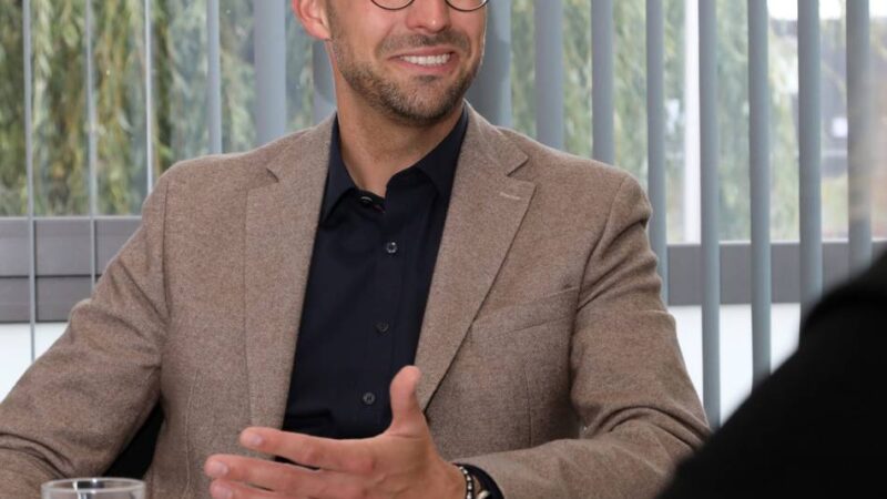 Sprechstunde in den Ortsteilen: Alpens Bürgermeister lädt zu persönlichen Gesprächen