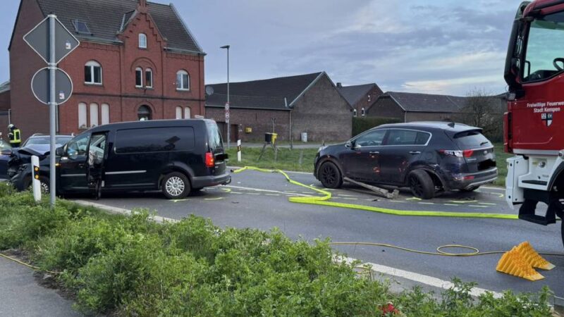 Zusammenstoß auf der Straelener Straße: Vier Verletzte bei Unfall in Kempen