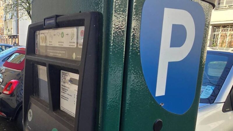 64 veraltete Geräte stehen in Leverkusen: Stadt tauscht sämtliche Parkscheinautomaten aus