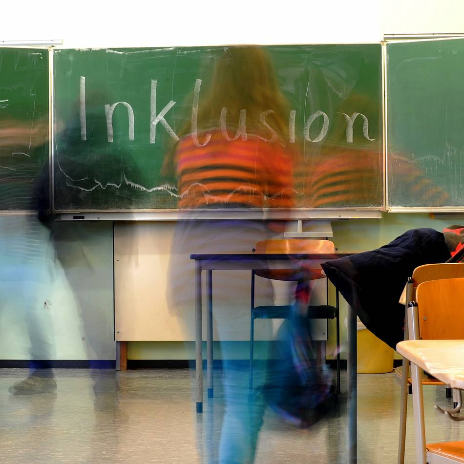 Thema im Rheinberger Schulausschuss: Ringen ums Geld für Inklusionshelfer