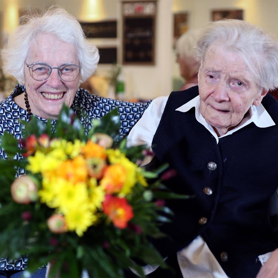 Hildener Wohnstift Haus Horst gratuliert: Blumen zum 101. Geburtstag