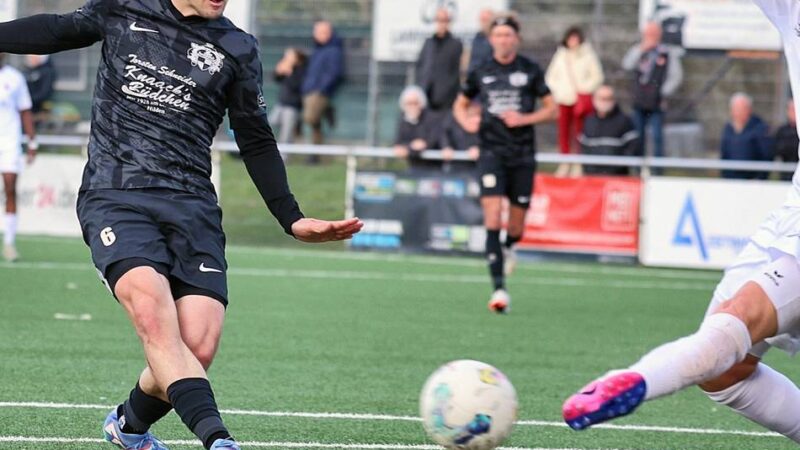 Der Regionalliga-Traum lebt: VfB 03 führt seine Siegesserie gegen den 1. FC Kleve fort