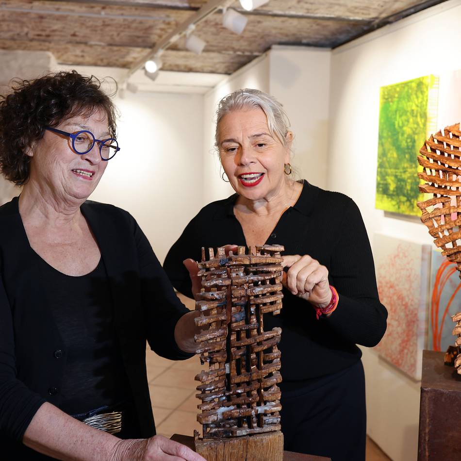 Kunsthaus in Mettmann: Wie abstrakte Malerei und Arbeiten mit der Kettensäge zusammenpassen