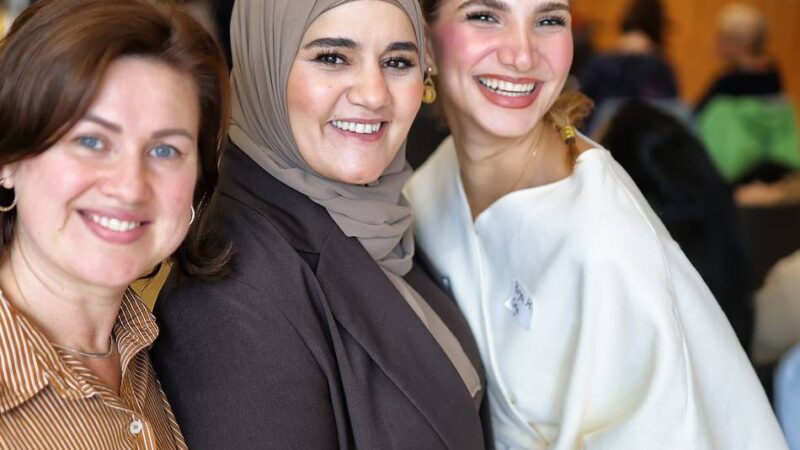 Buchvorstellung in Hilden: „Zwischen zwei Welten – unsere Geschichten“