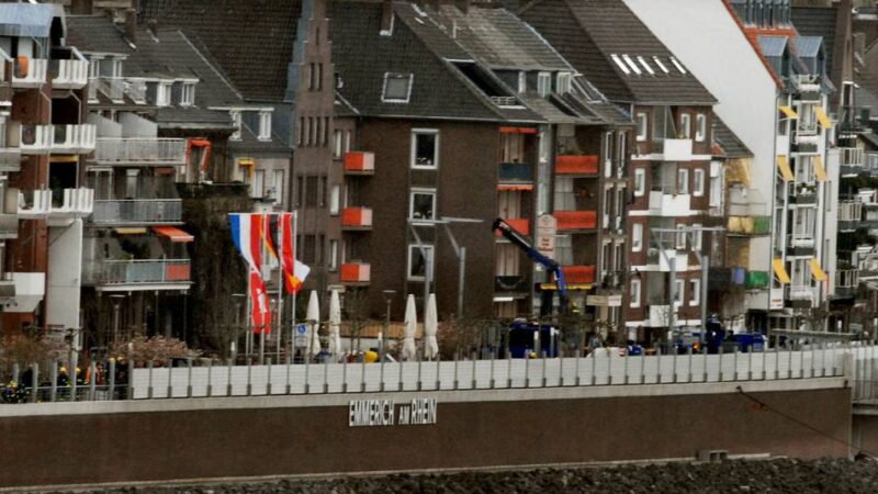 Großübung an der Rheinpromenade in Emmerich: Freitag bis Sonntag werden Parkplätze zur Mangelware in der Innenstadt