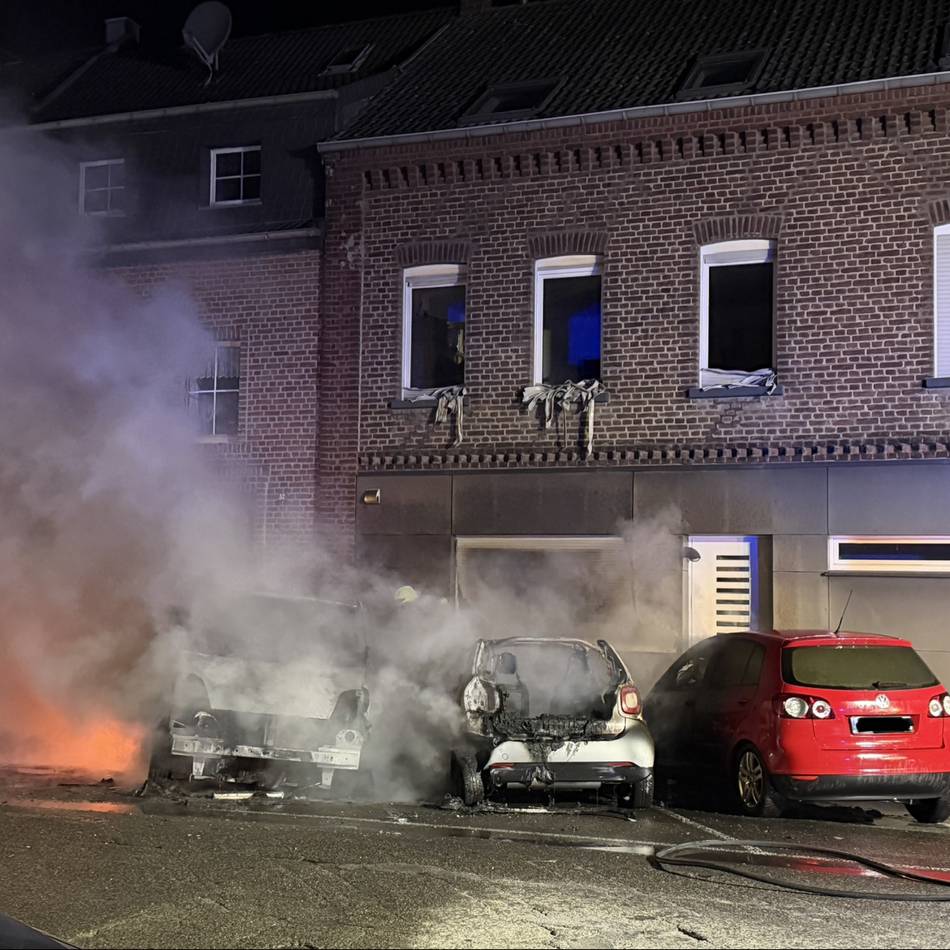 Mönchengladbacher Autos in Flammen: „Brandstiftung kann nicht ausgeschlossen werden“