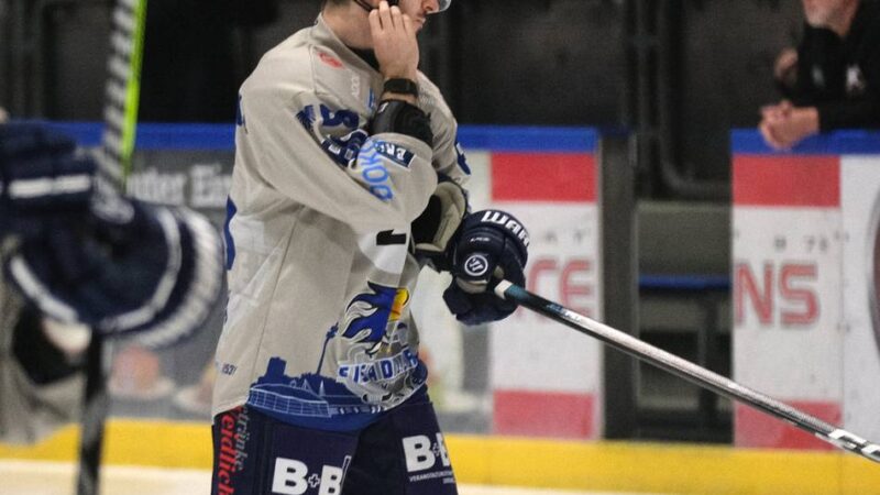 Spiel 1 im Play-off-Halbfinale: Tim Brazda scheitert, die Ratinger Ice Aliens jubeln