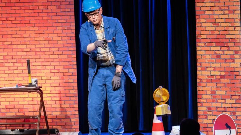 Handwerker Peters überzeugt im Kaarster Einstein-Forum: Fachkraft mit Lachkraft