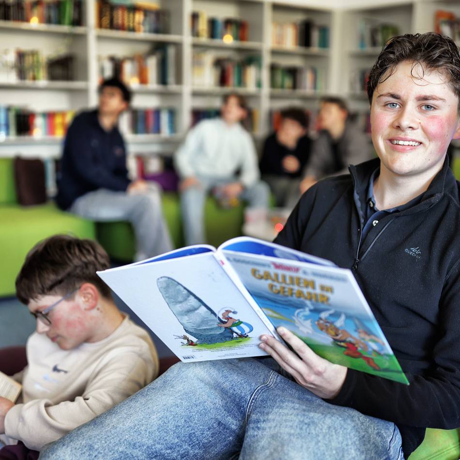 Wiedereröffnete Bücherei in Mettmann: „Schule ist stressig – das hier ist ein Ort zum Entspannen“