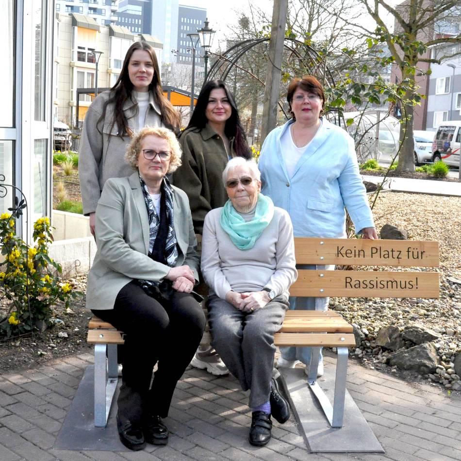 Engagement für Vielfalt in Düsseldorf: Eine Bank gegen Rassismus im Linksrheinischen