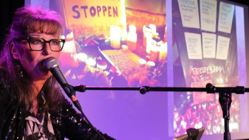 Anja Lerch im Schwarzen Adler in Rheinberg: Klare Worte und Töne zum Frauentag