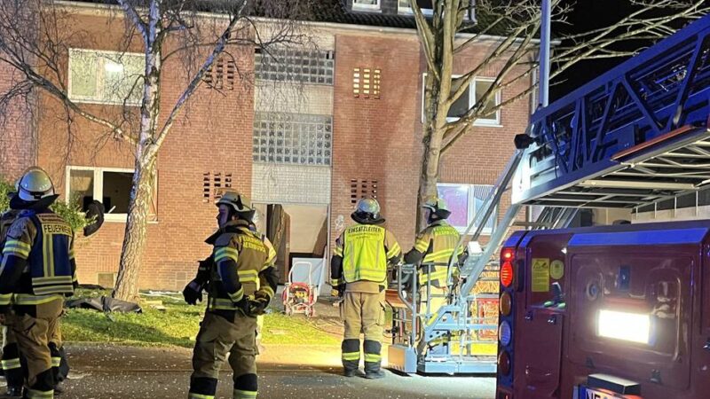 Feuerwehreinsatz in Meerbusch: Explosion zerstört Wohnung in Obdachlosenunterkunft