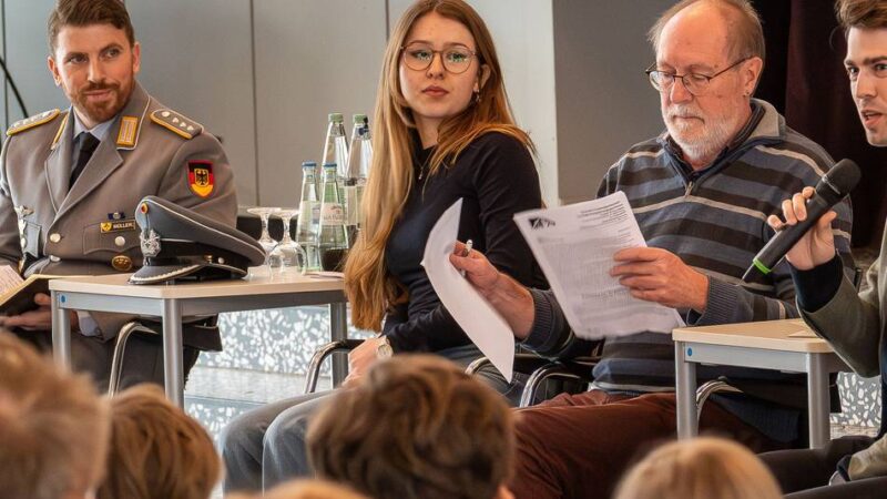 Diskussionen in Dormagen: „Wenn ihr keinen Bock auf Wehrpflicht habt, entwickelt Perspektiven“