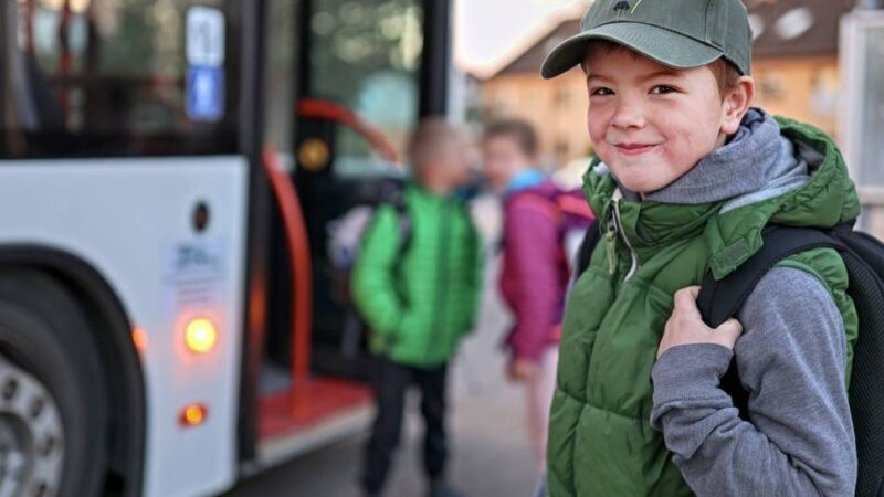 In Obschwarzbach befürchten Eltern, dass sie ihre Kinder bald selbst zur Schule fahren müssen: Der Schulbus, die Stadt und das Misstrauen