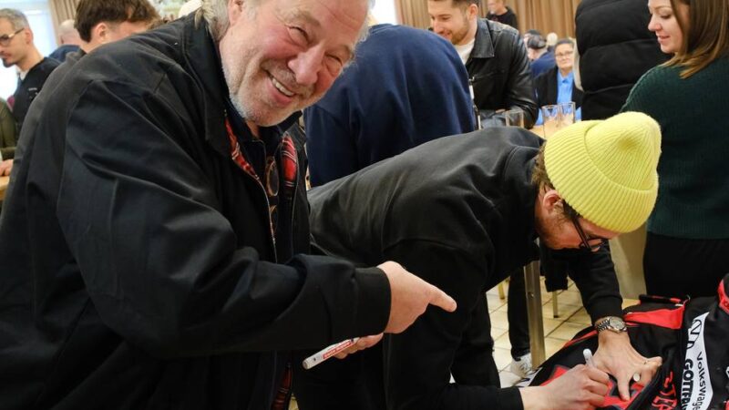 Wahl und Versteigerung: Das ist das teuerste Trikot der Ratinger Ice Aliens