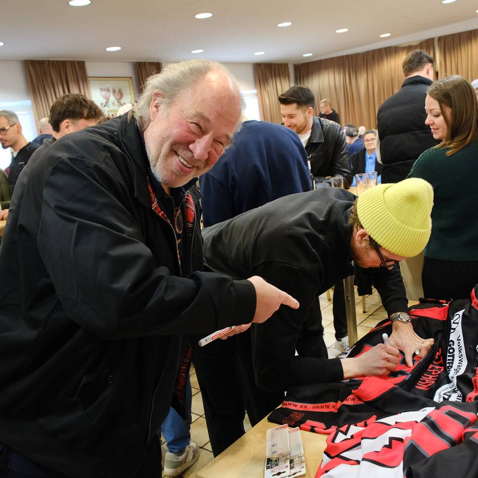 Wahl und Versteigerung: Das ist das teuerste Trikot der Ratinger Ice Aliens