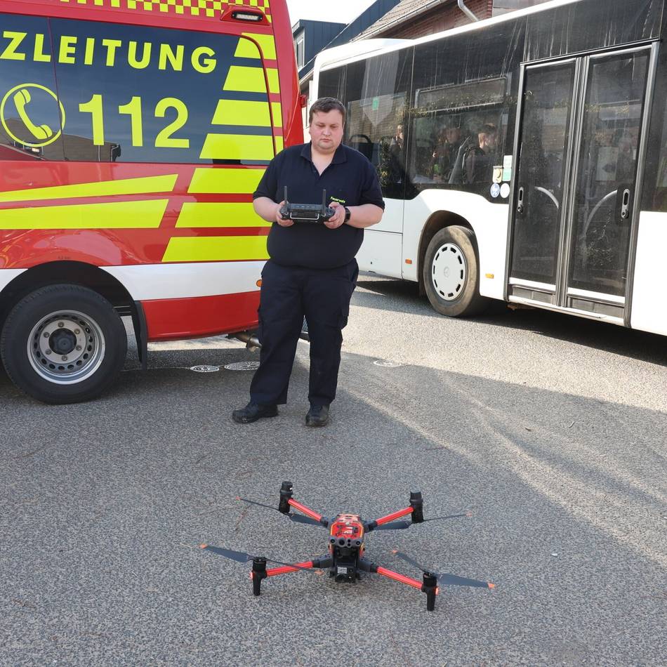 Notruf bei der Feuerwehr: Drohneneinsatz an Bahngleisen in Gubberath