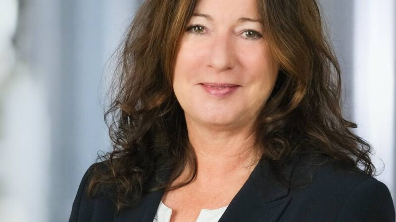 Sabine Sarnes bei der Stadtsparkasse Mönchengladbach: Der Vorstand der Stadtsparkasse stellt sich neu auf