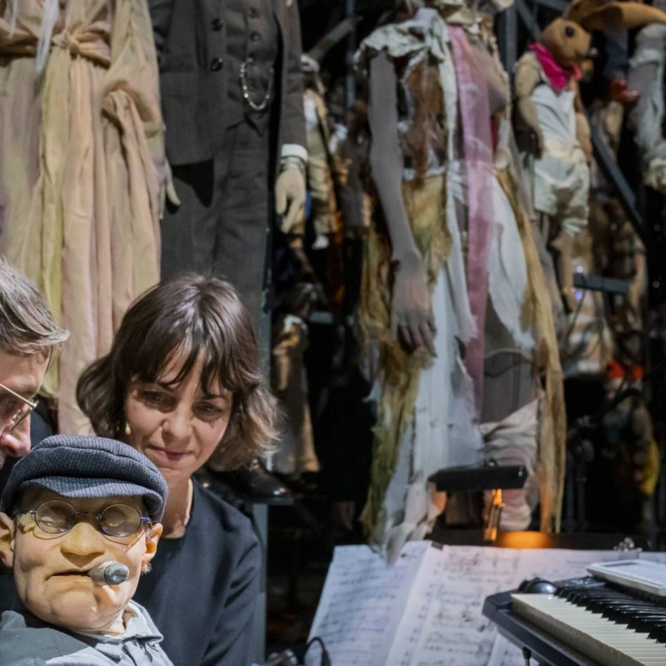 Theater in Duisburg: „Brechts Gespenster – von Laotse bis Luciano Pavarotti