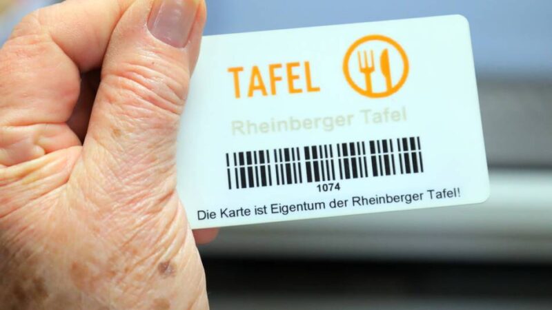 An der Bahnhofstraße in Rheinberg: SPD sammelt am Samstag bei Edeka für die Tafel