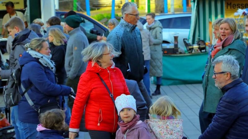 Auf dem Großen Markt in Rheinberg: Top-Start für den Feierabendmarkt