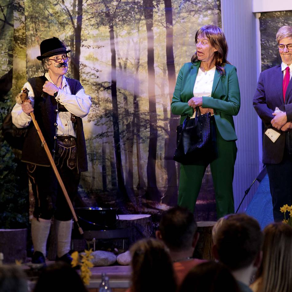 Theateraufführung in Rheinberg: Schräges Auswahlverfahren in der Idylle der Leucht