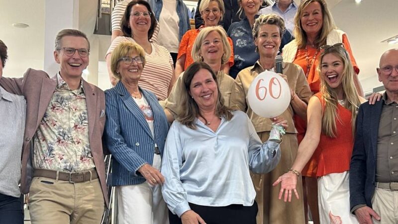 Mit Modenschau in Kaldenkirchen: „Mädchen im Lädchen“ feiern 60 Jahre Modehaus Schouren