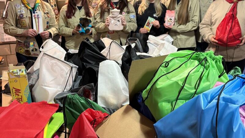 „Ein Stück Hoffnung“: Pfadfinder packen Ostertüten für Menschen in der Ukraine