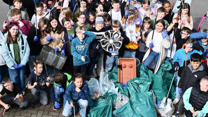 Für ein sauberes Hückeswagen: Realschüler sammeln säckeweise Müll