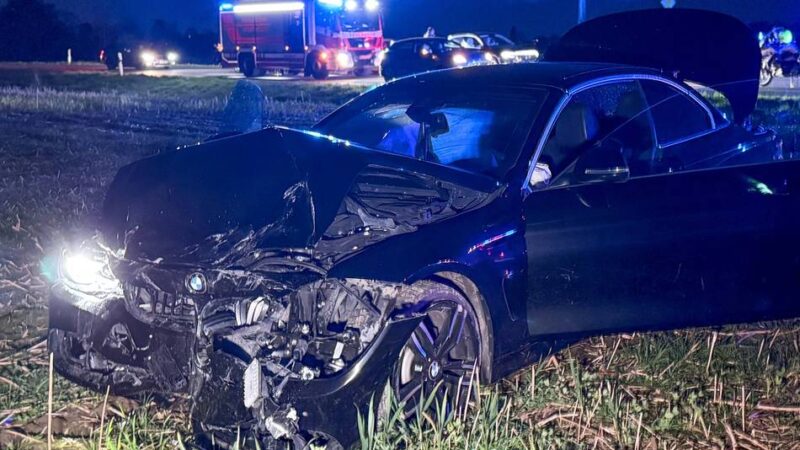 An der Villestraße in Neuss: Autofahrer bei Zusammenstoß schwer verletzt