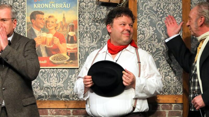 Threater in der Rheinberger Stadthalle: Der Raub der Sabinerinnen wird zu einem absurden Sketch