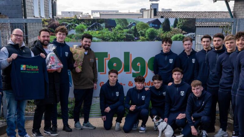 SC 08 Radevormwald: Neue Trainingsanzüge für die A-Jugend