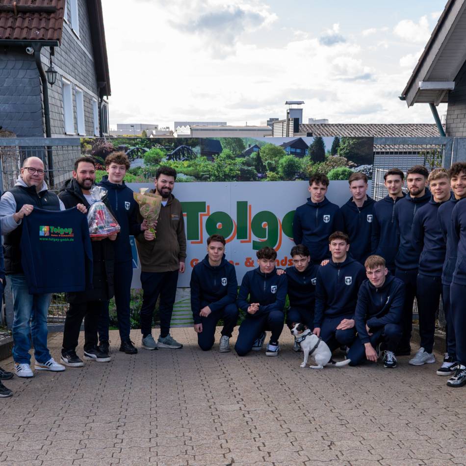 SC 08 Radevormwald: Neue Trainingsanzüge für die A-Jugend