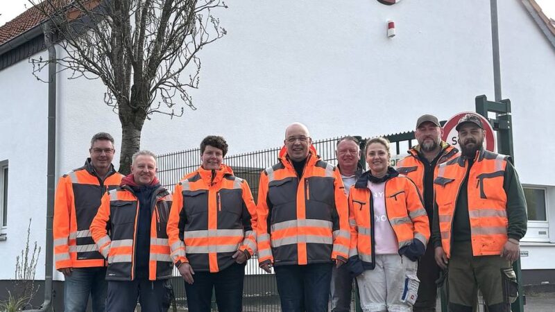 Modernisierung in Rheinberg: Dienstleistungsbetrieb wird jetzt abends angeleuchtet